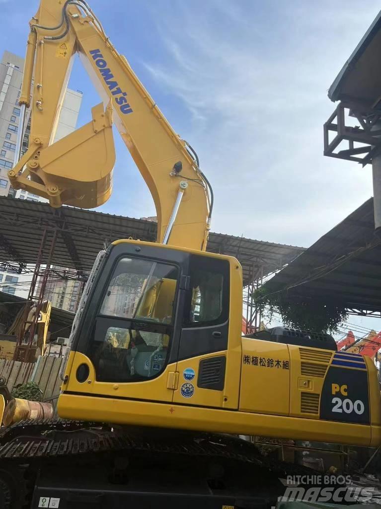 Komatsu PC 200 Vidutinės galios ekskavatoriai 7-12 t