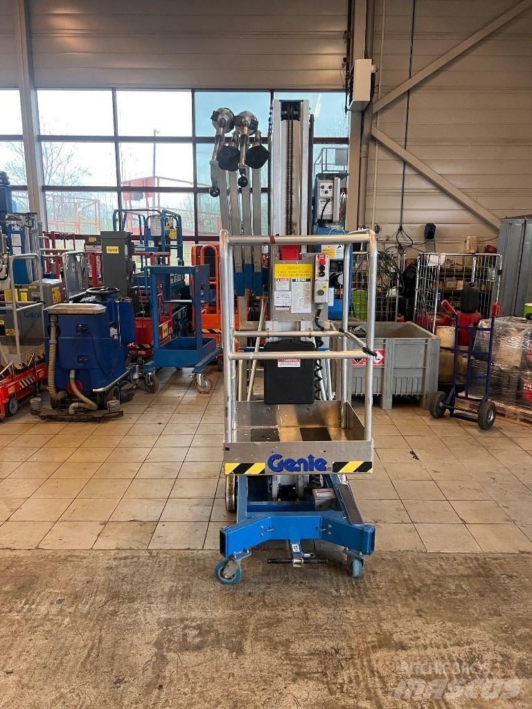 Genie AWP 30 Vertikalūs stiebiniai keltuvai