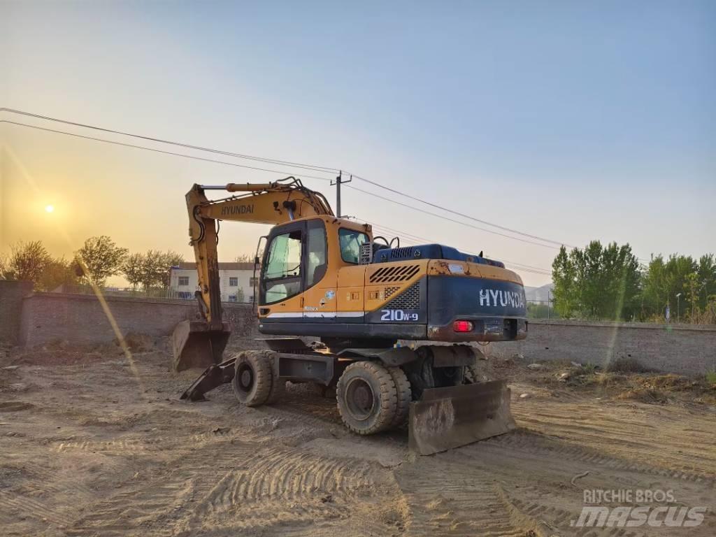 Hyundai R210W-9 Ratiniai ekskavatoriai