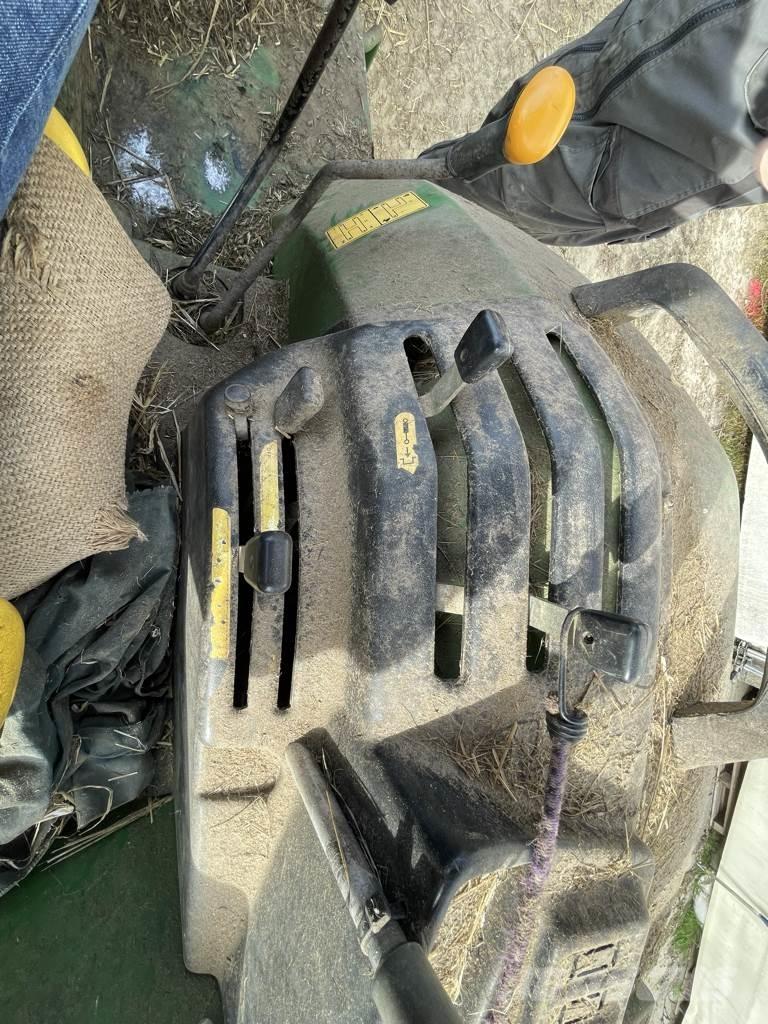 John Deere 5215 Traktoriai