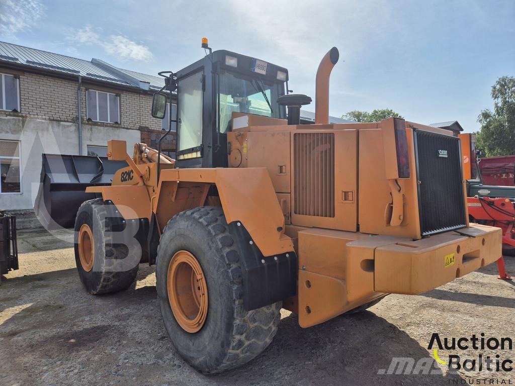 CASE 821 C Naudoti ratiniai krautuvai