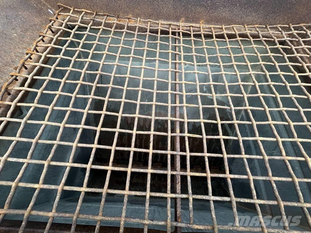 Salo 1600 Smėlio ir druskos barstytuvai