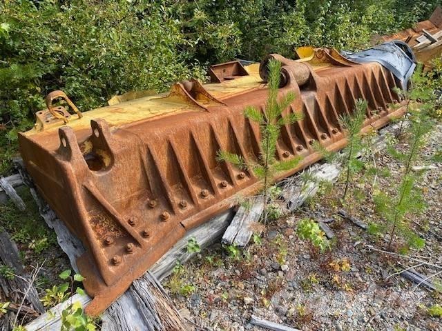 Komatsu D 155 AX Peiliai