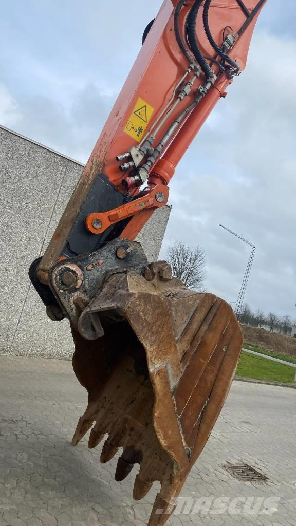 Hitachi ZX 300 LC-6 Vikšriniai ekskavatoriai