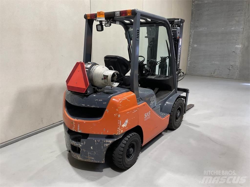 Toyota 8FGF25 LPG (dujiniai) krautuvai