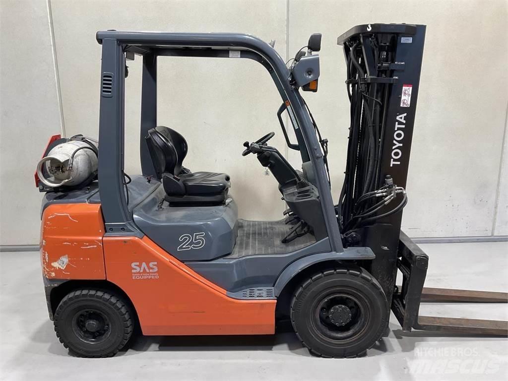 Toyota 8FGF25 LPG (dujiniai) krautuvai