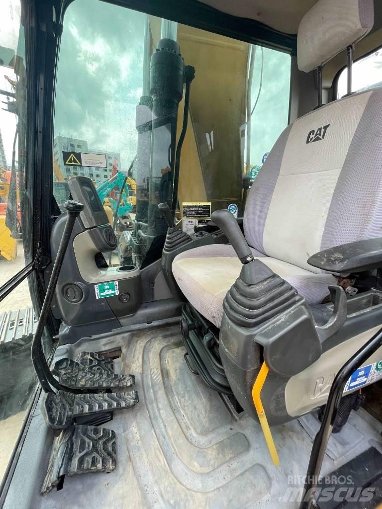 CAT 323 D Vikšriniai ekskavatoriai