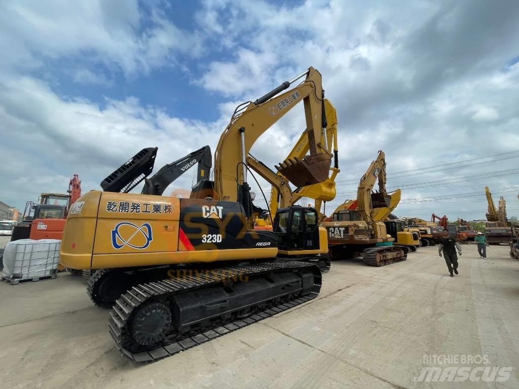 CAT 323 D Vikšriniai ekskavatoriai