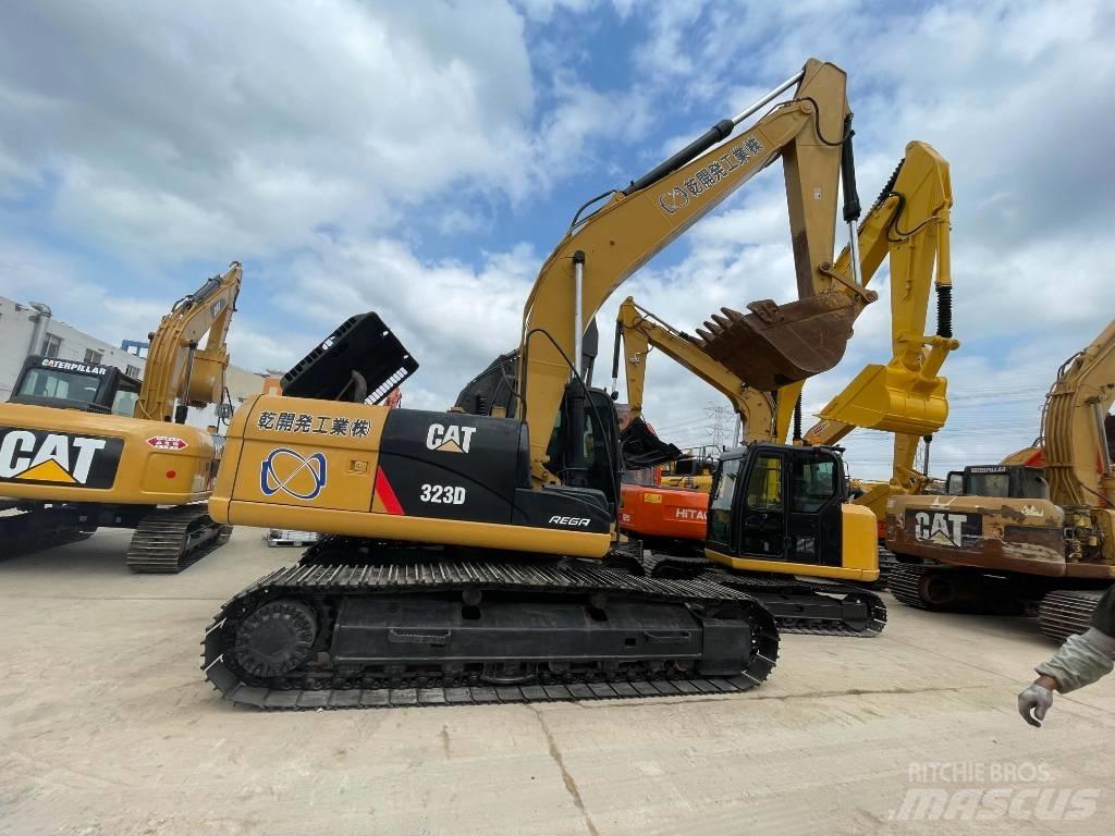 CAT 323 D Vikšriniai ekskavatoriai