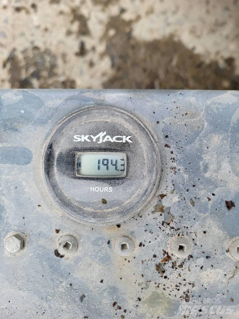 SkyJack 32/19 Žirkliniai keltuvai