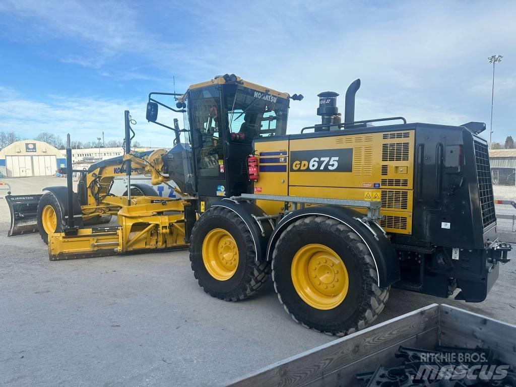 Komatsu GD675-7E0 Greideriai