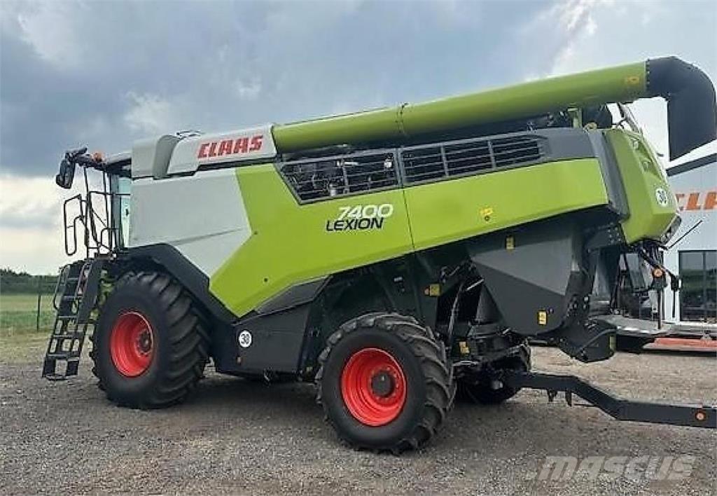 CLAAS Lexion 7400 Derliaus nuėmimo kombainai