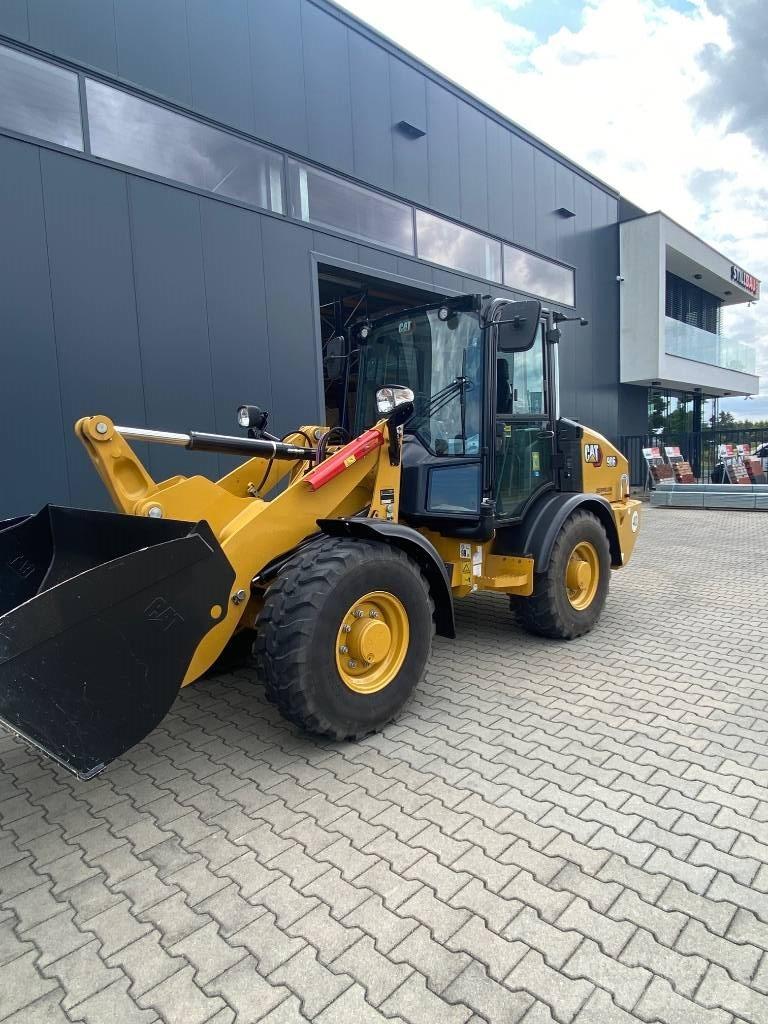 CAT 906 Naudoti ratiniai krautuvai