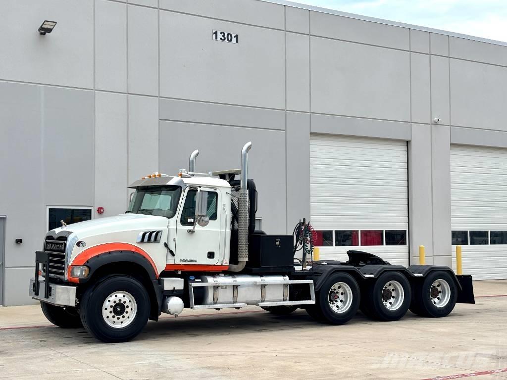 Mack GU 713 Pagalbos kelyje automobiliai
