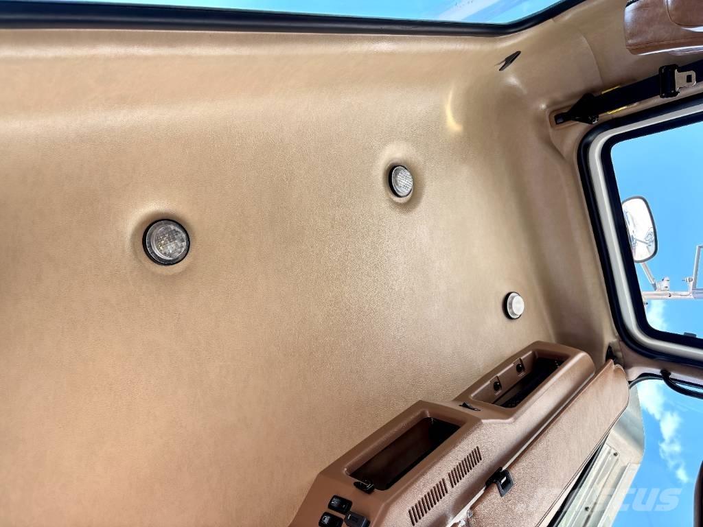Mack GU 713 Pagalbos kelyje automobiliai