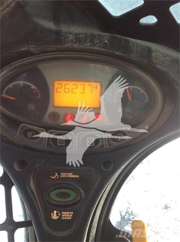 Bobcat T750 Krautuvai su šoniniu pasukimu