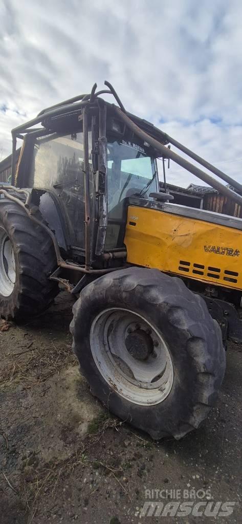 Valtra 6850 Traktoriai