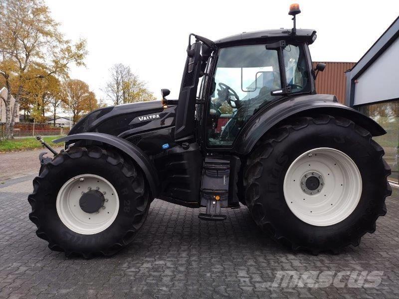 Valtra T235 Versu Traktoriai