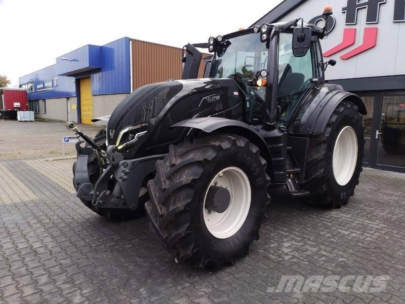 Valtra T235 Versu Traktoriai