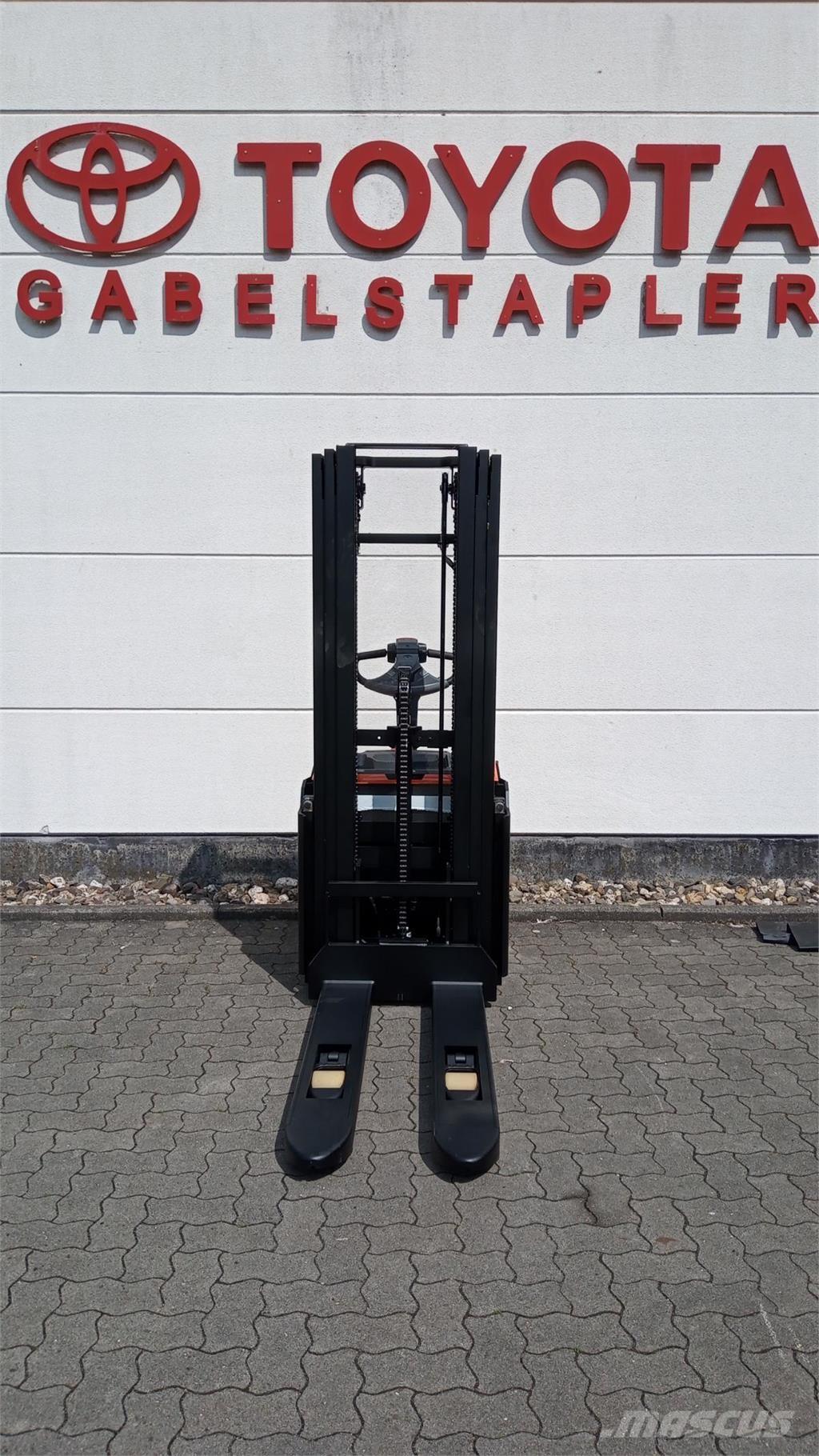 Toyota SWE140L Savaeigiai rietuvai