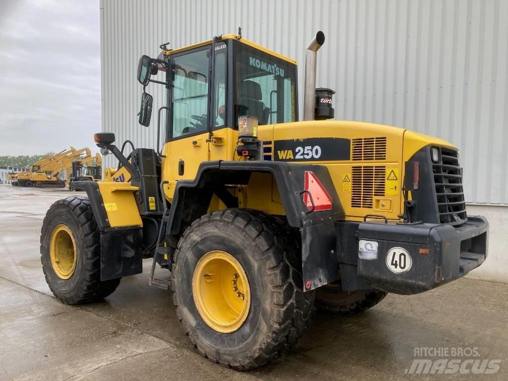 Komatsu WA 250 Naudoti ratiniai krautuvai