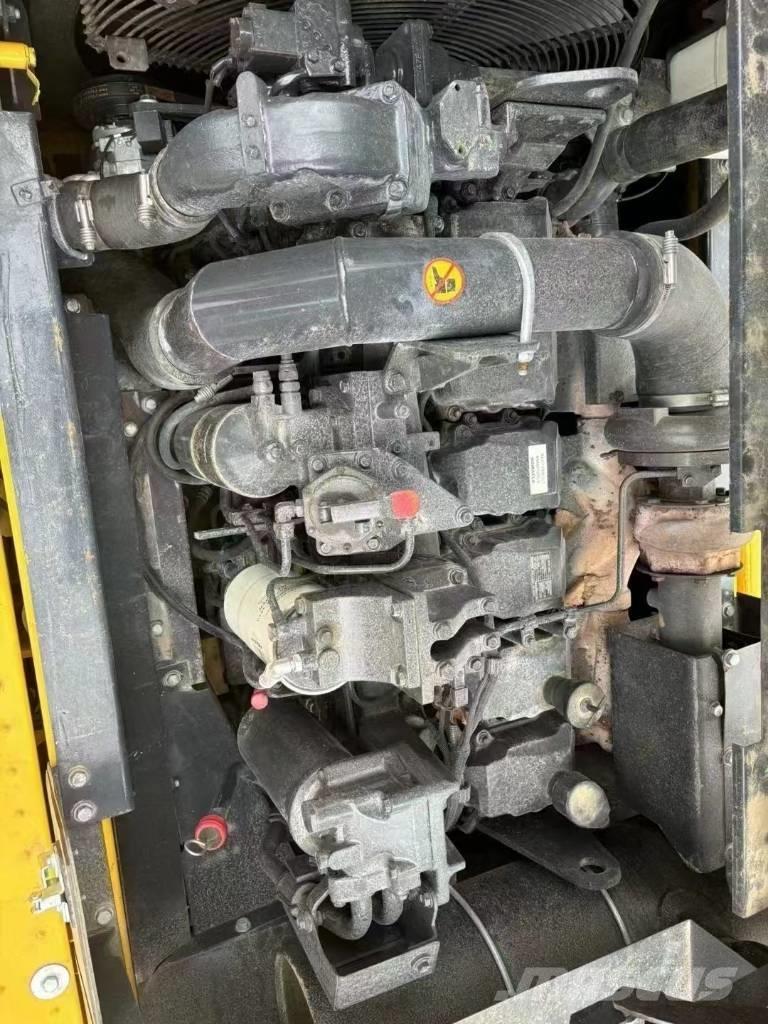 Komatsu 400-8R Vikšriniai ekskavatoriai