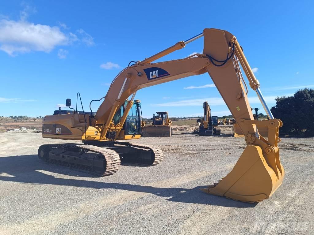 CAT 325 D Vikšriniai ekskavatoriai
