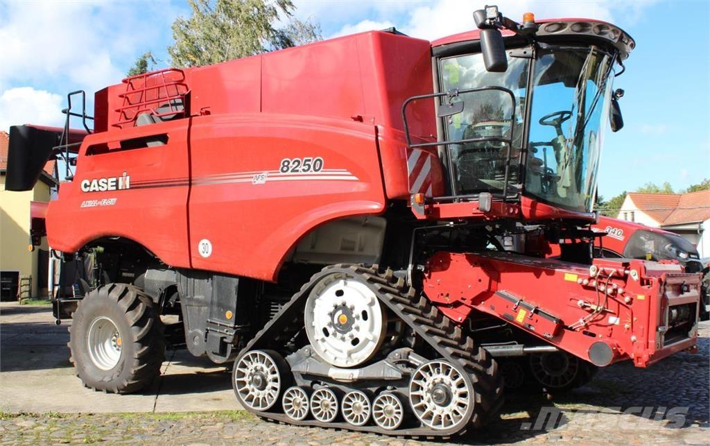 Case IH AF 8250 Derliaus nuėmimo kombainai