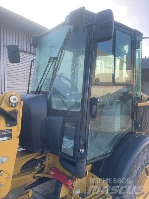 CAT 906 Naudoti ratiniai krautuvai