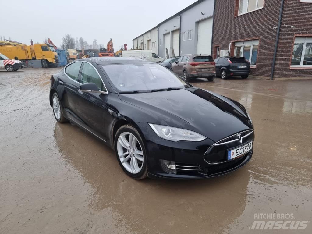 Tesla Model S P85 Lengvieji automobiliai