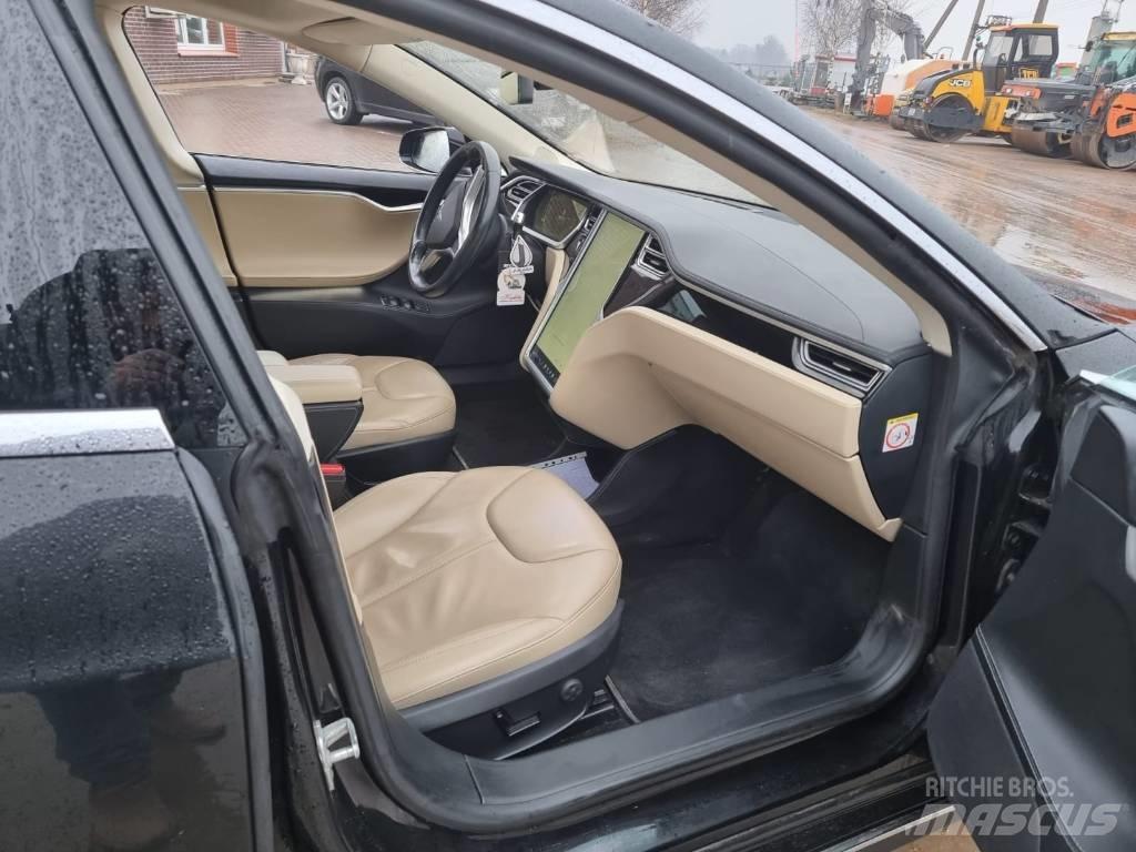 Tesla Model S P85 Lengvieji automobiliai