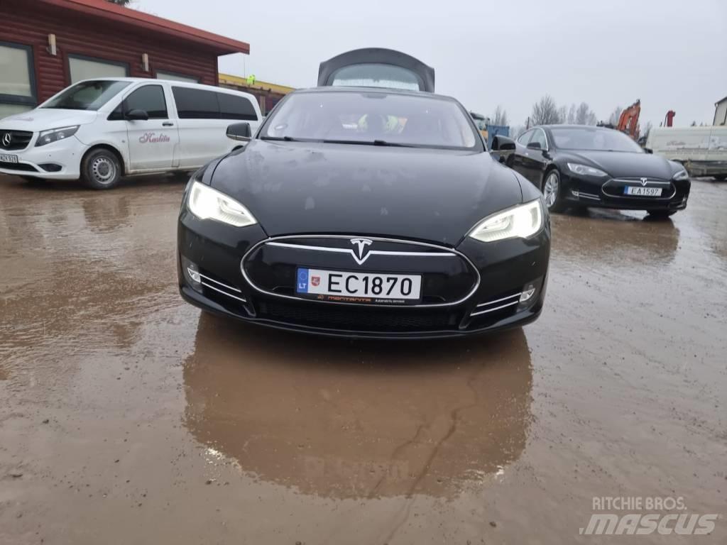 Tesla Model S P85 Lengvieji automobiliai