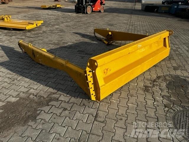 CAT 725 TAIL GATE Karjeriniai savivarčiai