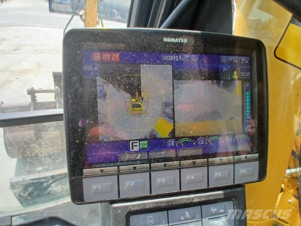 Komatsu PW 148-11 Ratiniai ekskavatoriai