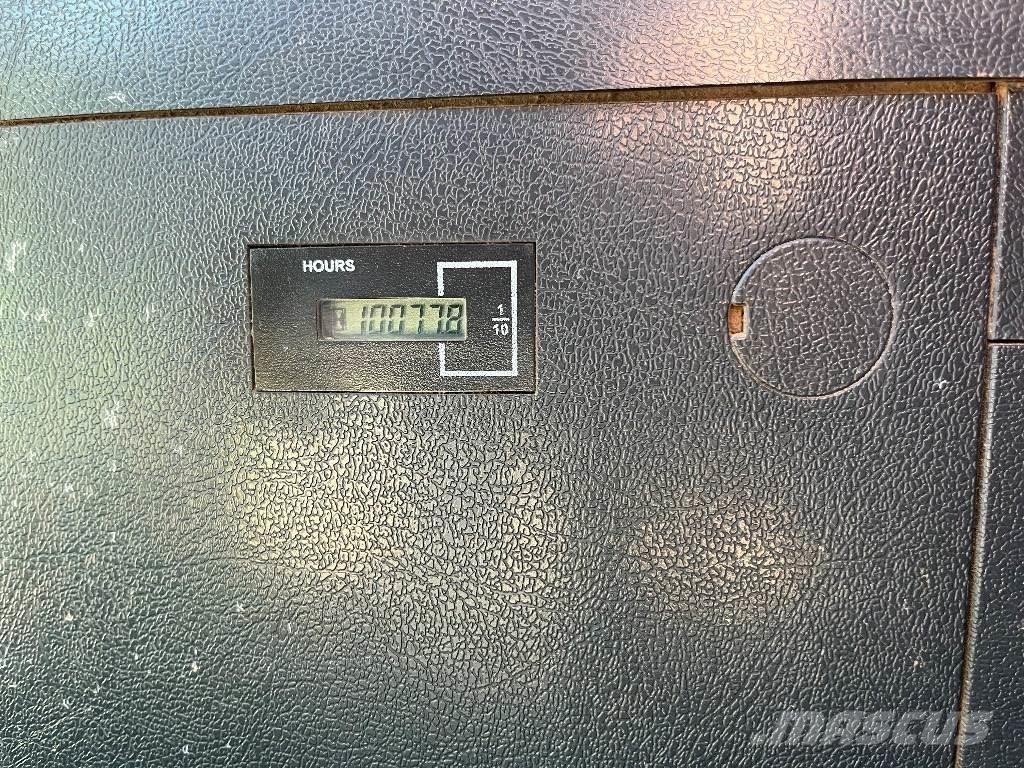 Hyundai HX 180 L Vikšriniai ekskavatoriai