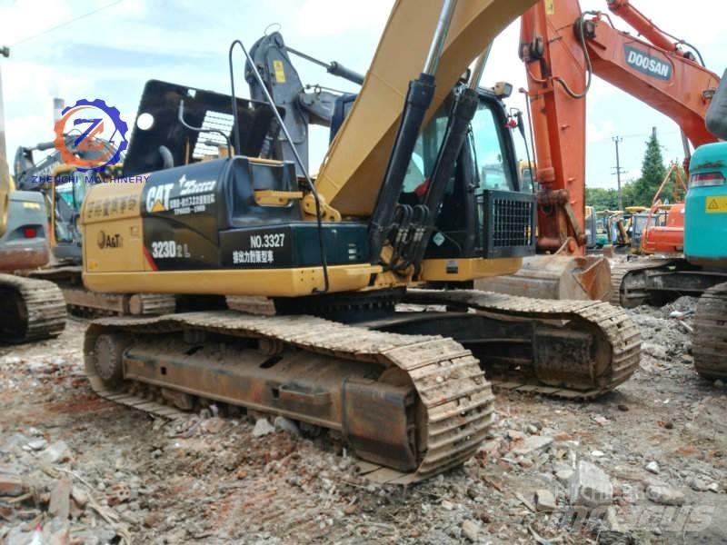 CAT 323 D L Vikšriniai ekskavatoriai