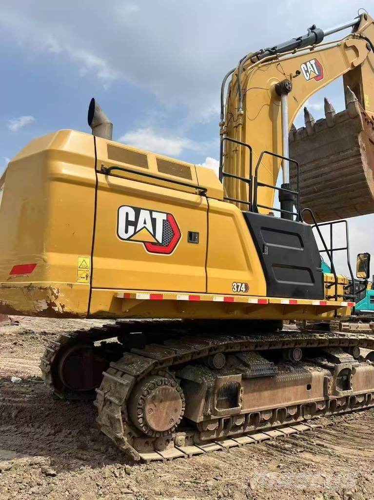 CAT 374 Vikšriniai ekskavatoriai