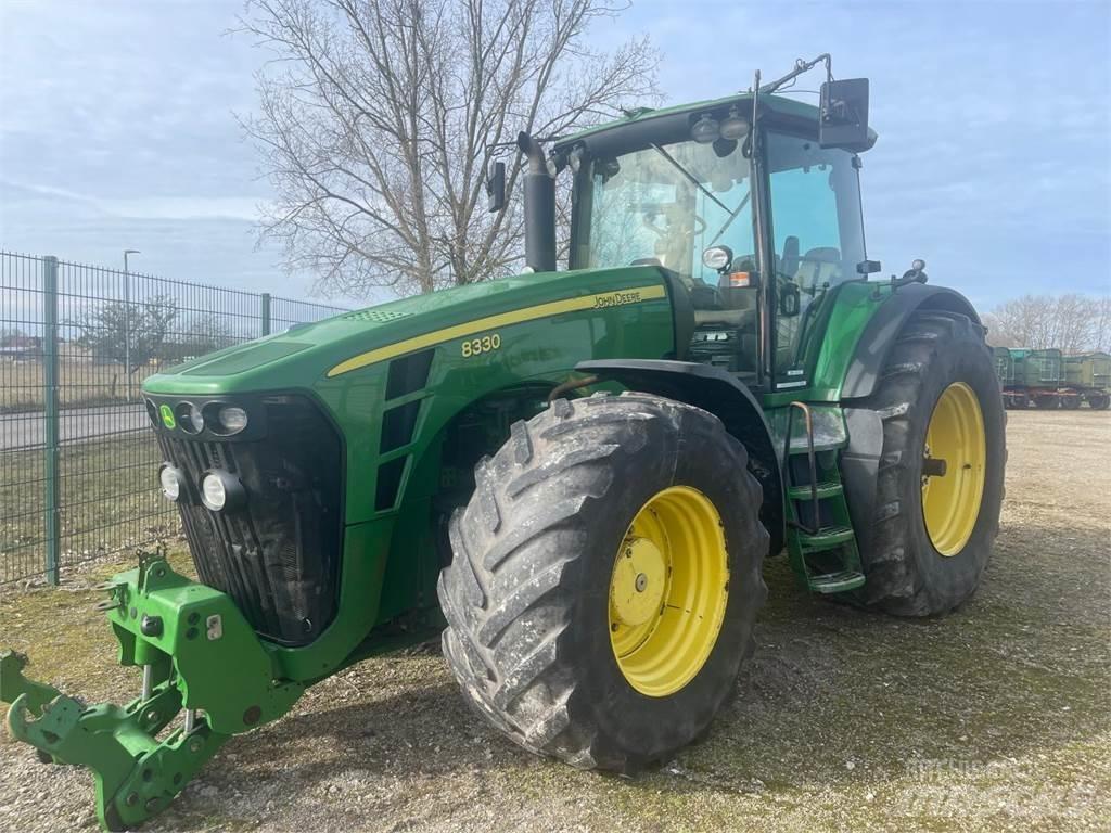 John Deere 8330 Traktoriai