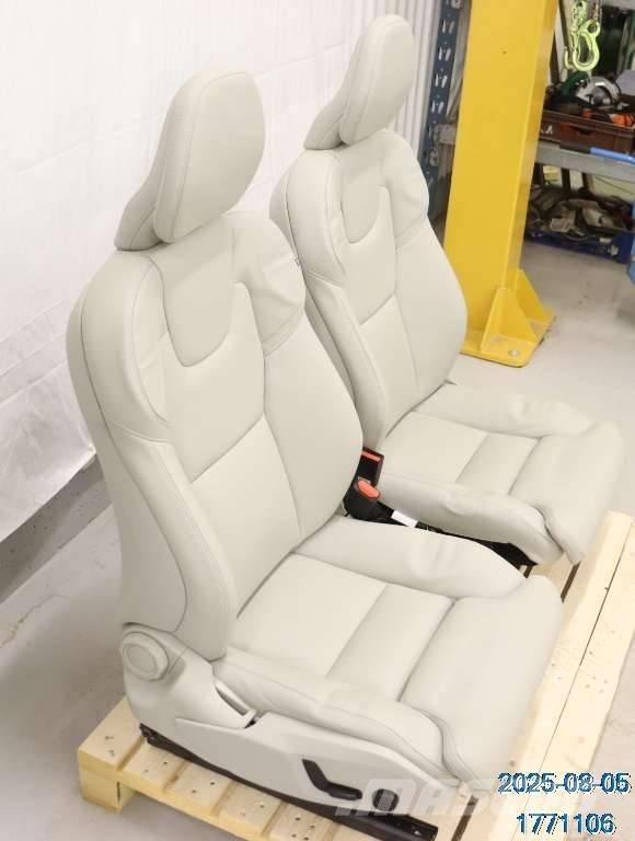 Volvo XC 60 Kabinos ir salonai