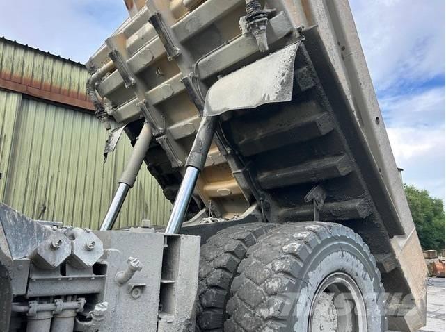 Komatsu HD605-7 Atliekų išvežimo technika