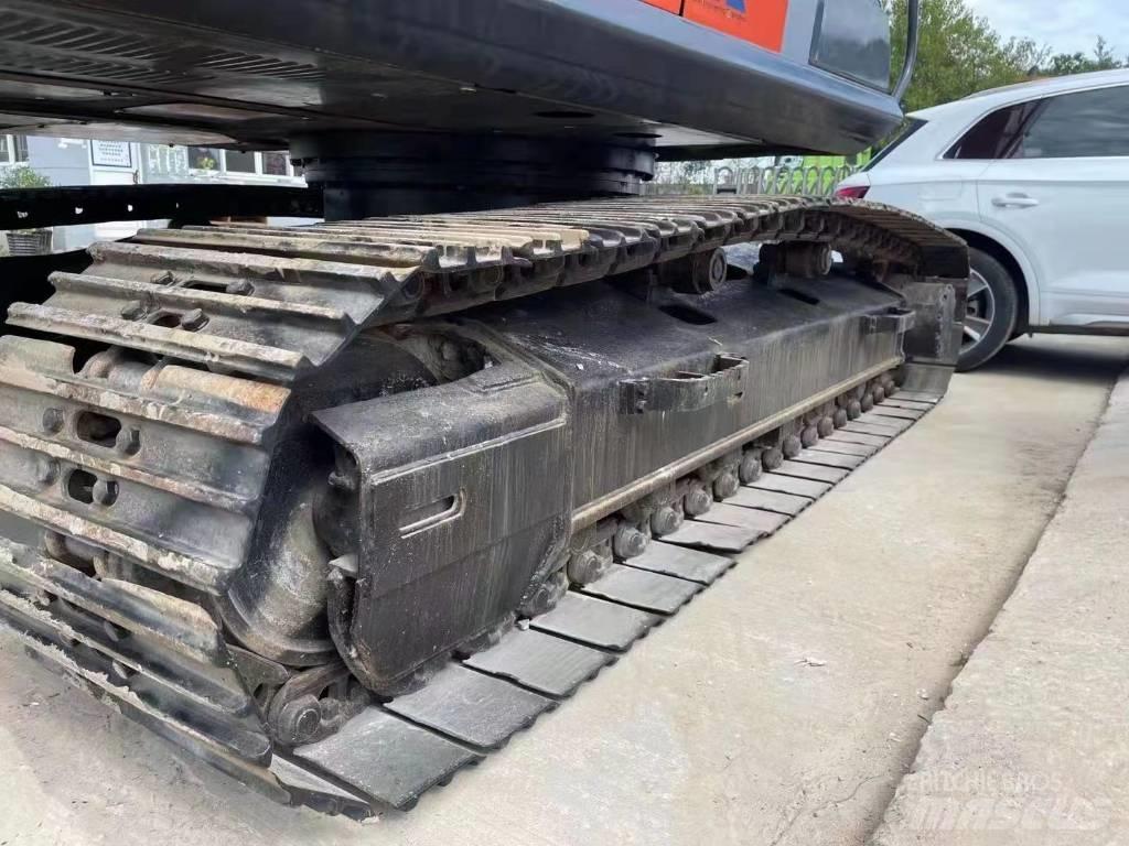 Hitachi ZX200 Vikšriniai ekskavatoriai