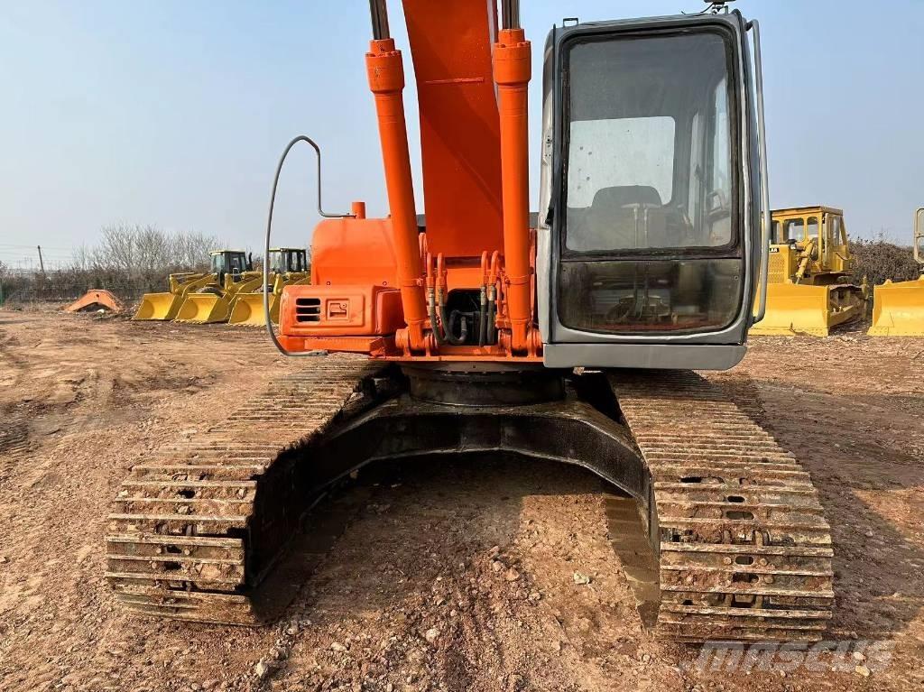 Hitachi EX 200 Vikšriniai ekskavatoriai