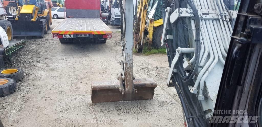 Takeuchi TB180 Kiti krovimo ir kasimo mechanizmai ir jų priedai