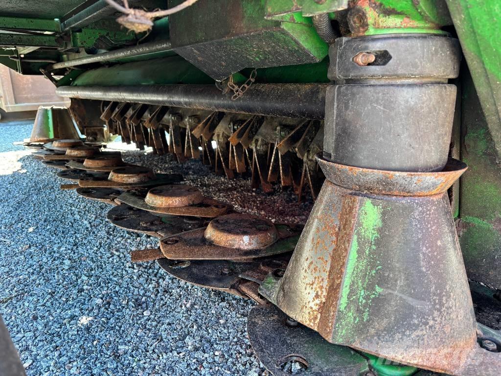 John Deere 131 Formuojančios žoliapjovės