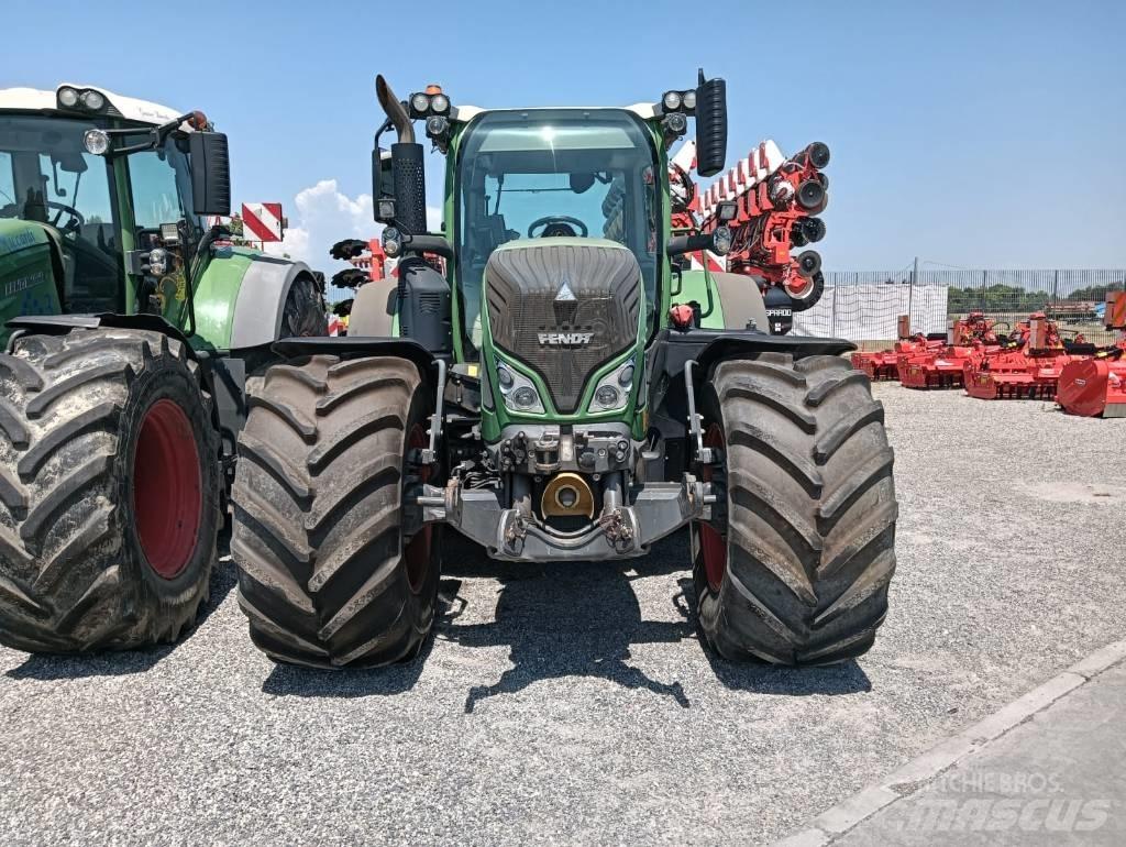 Fendt 718 Vario Traktoriai
