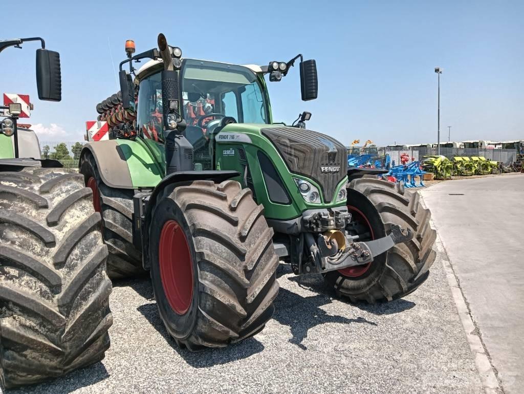 Fendt 718 Vario Traktoriai