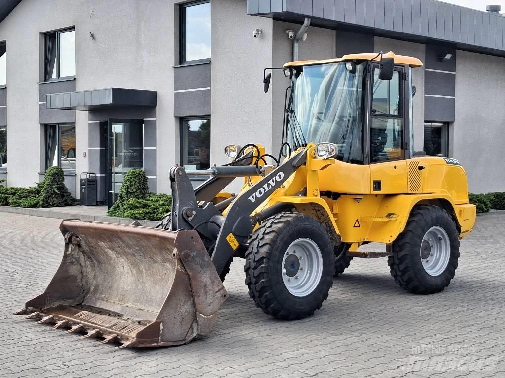 Volvo L 30 G Naudoti ratiniai krautuvai