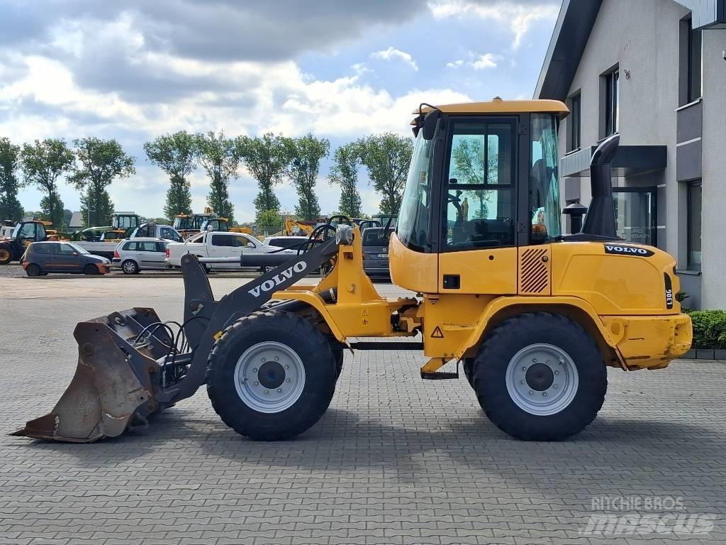 Volvo L 30 G Naudoti ratiniai krautuvai