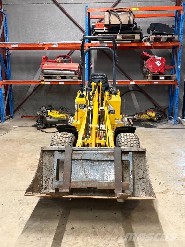 Knikmops KM 130 Naudoti ratiniai krautuvai