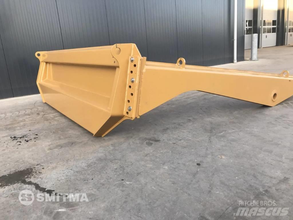 CAT 730 Galiniai žibintai
